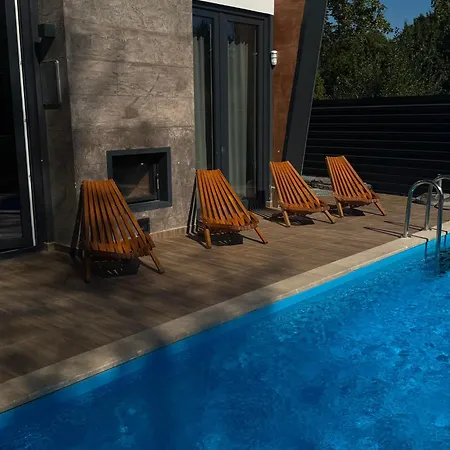 Orange With Private Pool *